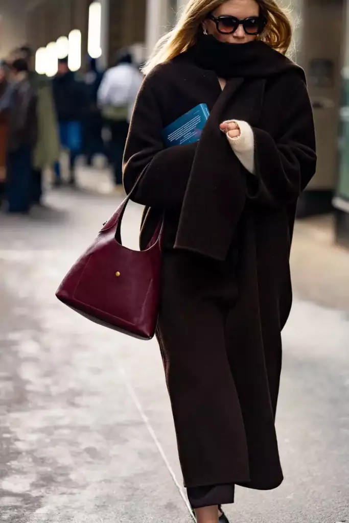 17 лучших сумок 11 coach brooklyn shoulder bag