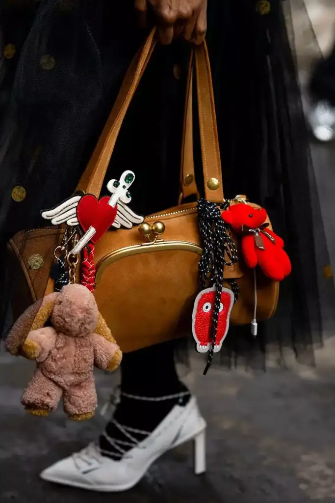 17 лучших сумок 12 coach kisslock barrel bag
